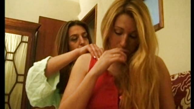สาวมือสมัครเล่นเงี่ยนพอใจหีของเธอกับของเล่น วีดีโอ หนัง x dildo